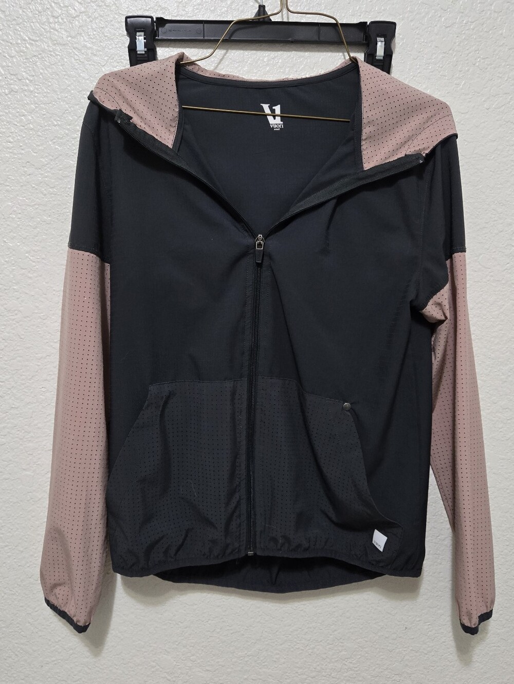 Vuori Stonesteps Windbreaker Hoodie Jacket Coat Zip up gray pink